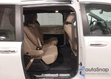 2021 Toyota Sienna Xle z USA, uszkodzony, nr VIN 5TDJRKEC7MS002646